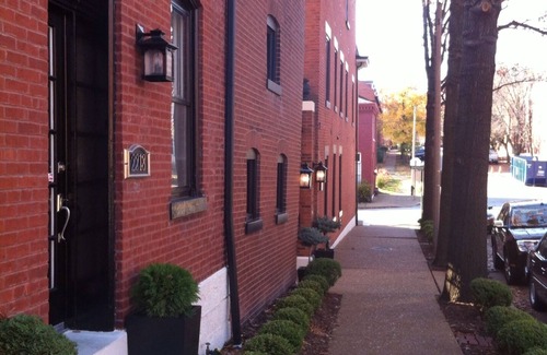 Soulard Apartment | Exquisite Brownstones in Historic Soulard with Breakfast