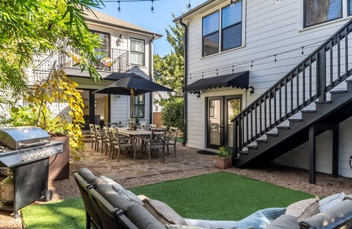 Bryker Woods House | Luxury Bungalow Bryker Woods, Near Campus