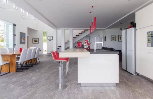 Dauis Bed & Breakfast | Luxury by the Sea- Garden View Room. Inc Breakfast