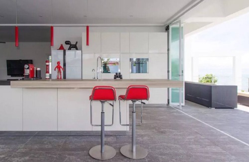 Dauis Bed & Breakfast | Luxury by the Sea- Garden View Room. Inc Breakfast