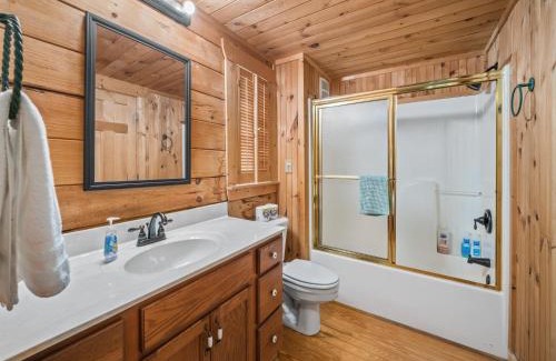 Vein Mountain House | Cozy Cabin Escape Near Asheville with Hot Tub & Fire Pit