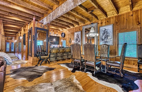 Highlands Cabin | Top-Rated Mountain Cabin Near Main Street with Spa & Breakfast