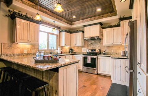 Island Park Cabin | Guest Rated 10/10: Cabin with Mountain Views & Golf Access