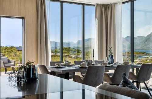 Vagan Apartment | Elegant Lofoten Cabin with Jacuzzi, Sauna & Ocean Views