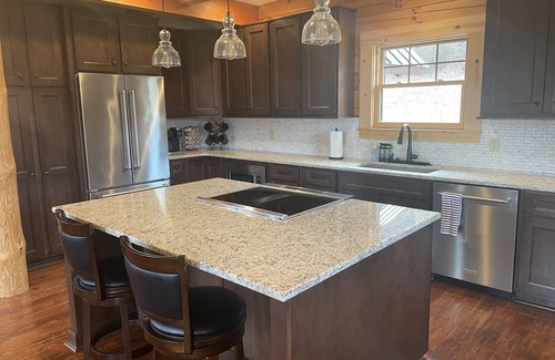 Logan Cabin | Idyllic Cabin Retreat in Hocking Hills with Spa & Hot Tub