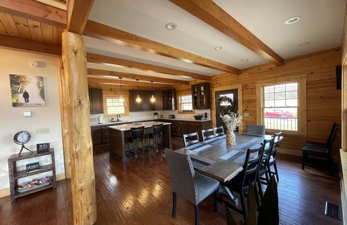 Logan Cabin | Idyllic Cabin Retreat in Hocking Hills with Spa & Hot Tub