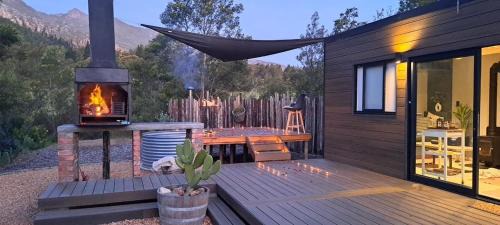 Boesmanspad Villa | Serene Cabin Retreat in Swellendam Valley with Ocean View
