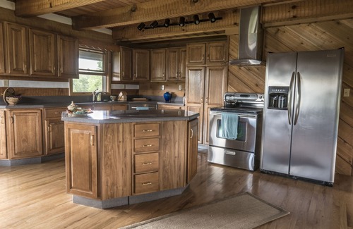 Helmsburg Cabin | Cozy Cabin Retreat by Goat Farm Sanctuary, Rated 9.8/10