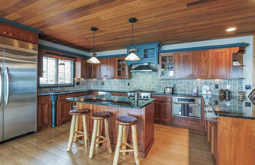 Mays Landing House | Riverfront Cabin Getaway: Pet-Friendly & Family Approved!