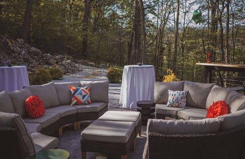 Wildwood House | Luxury Cabin | Outdoor Shower, Hot Tub, MTN Views!