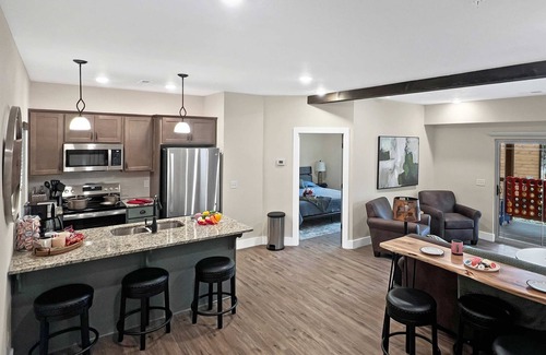 Hollister House | Luxury Cabin | Secluded Resort, 2 Pools & 2 Lakes