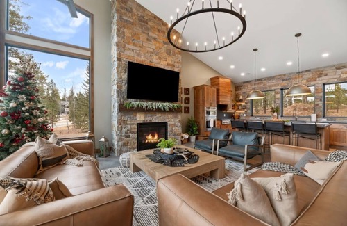 Lead House | Premium Cabin with Ocean View & Spa - 10/10 Guest Rated