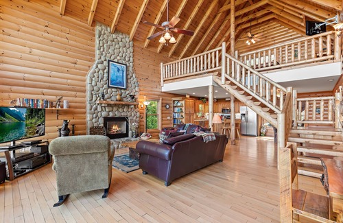 Bryson City Cabin | Explore Eagles Nest Hideaway: Amazing Views & Hot Tub