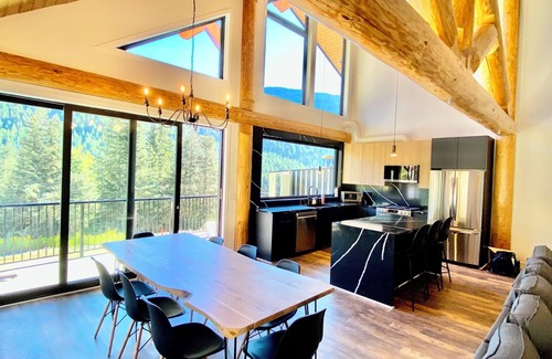 Hemlock Valley Cabin | Inviting Hemlock Cabin with Games Room & Hot Tub for 10