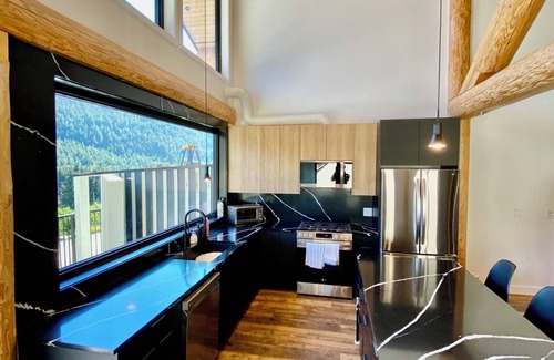 Hemlock Valley Cabin | Inviting Hemlock Cabin with Games Room & Hot Tub for 10