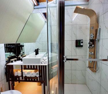 Cedros Cabin | Luxury Cabins by VeeVault