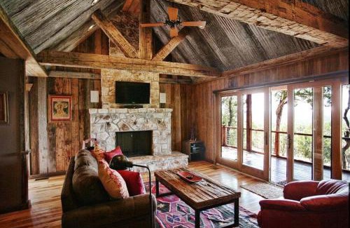Wimberley House | Elegant Stony Ridge Cabins - Child Friendly Retreat