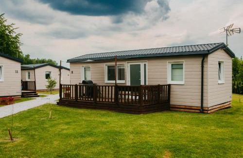 Mszczonow Other | Pet-Friendly Luxury Camp Near Suntago Park with Pool