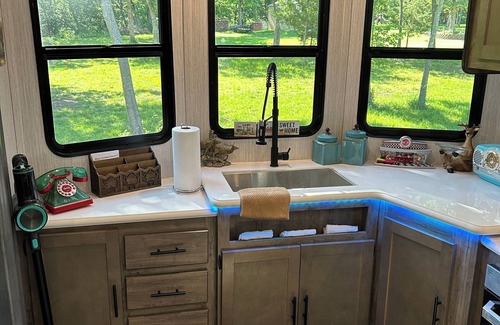 Skiatook House | Cozy Camper with Breakfast and Great Amenities Awaiting You