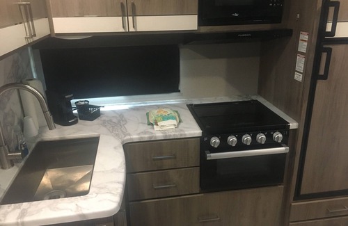 Argillite House | Guest Rated 10/10: Camper with Pool & Spa Amenities