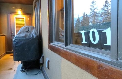 Canmore Apartment | Premier Canmore Vacation Retreat with Pool & Ocean Views