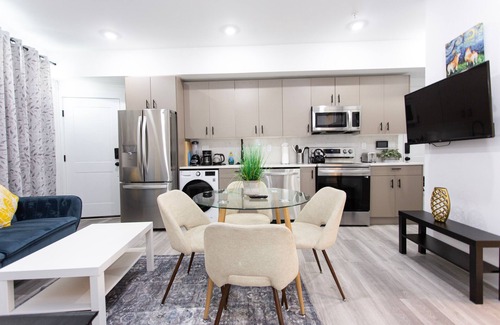 Kingman Park Bed & Breakfast | Modern Entire Unit with Kitchen and Family-Friendly Amenities