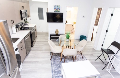 Kingman Park Bed & Breakfast | Modern Entire Unit with Kitchen and Family-Friendly Amenities