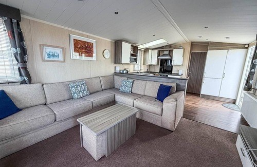 Hopton on Sea House | Impressive Sea View Caravan at Hopton Holiday Park, 10/10