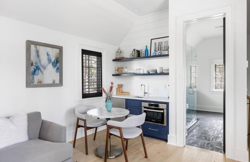 Bluffton House | Elegant Carriage House Retreat in Moreland Village