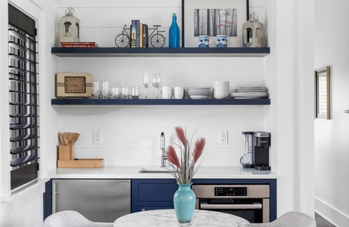 Bluffton House | Elegant Carriage House Retreat in Moreland Village