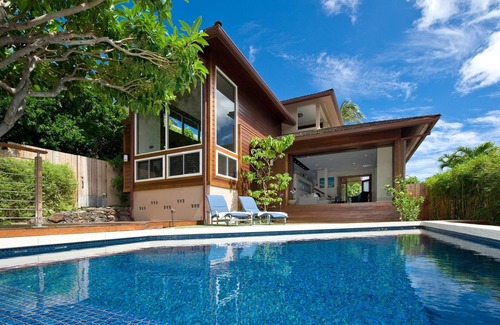 Leahi Park House | Idyllic Casa de Makalei: Oceanfront Retreat with Private Pool