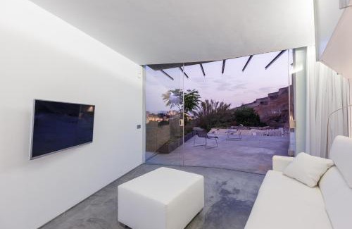 Sacromonte House | Elegant Cave Retreat with Alhambra Views and Free WiFi