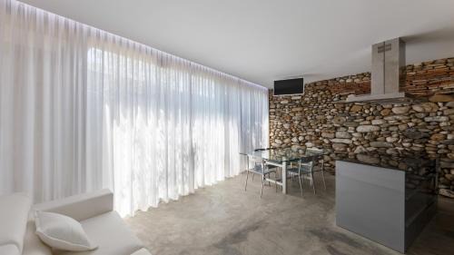 Sacromonte House | Elegant Cave Retreat with Alhambra Views and Free WiFi