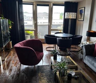 Royal Tunbridge Wells Apartment | Elegant Central Tunbridge Wells with Free Parking for All