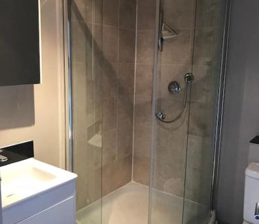 Royal Tunbridge Wells Apartment | Elegant Central Tunbridge Wells with Free Parking for All
