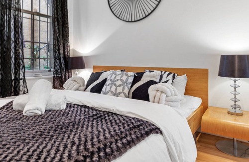 London City Centre Apartment | Luxury Central Soho Retreat
