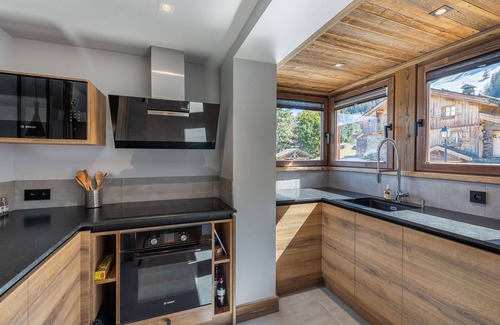Le Praz Ski Chalet | Discover Chalet Courchevel: Family-Friendly with Pool & Spa