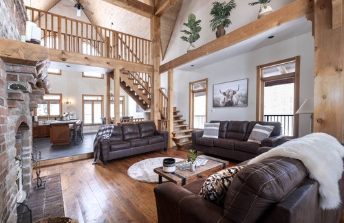 Springwater Cottage | Tranquil Chalet Retreat with Pool & Hot Tub Near Wasaga Beach