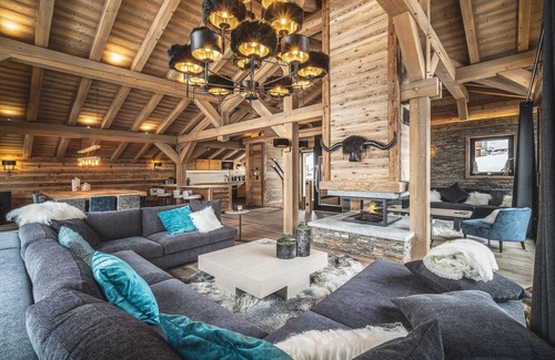 Le Lavachet Ski Chalet | Elegant Chalet in Tignes 2100 with Spa and Slope Access