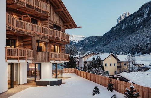 Ortisei Ski Chalet | Exquisite Oceanfront Chalet Milé with Spa & Hot Tub