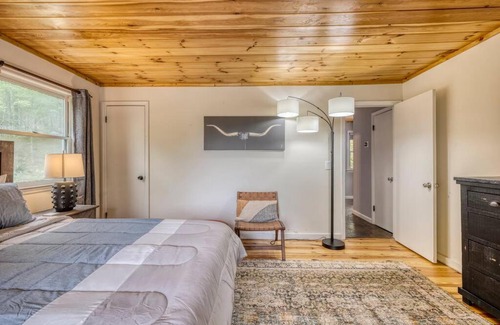 Mineral Bluff Ski Chalet | Inviting Chalet with Hot Tub, Game Room & Mountain Views