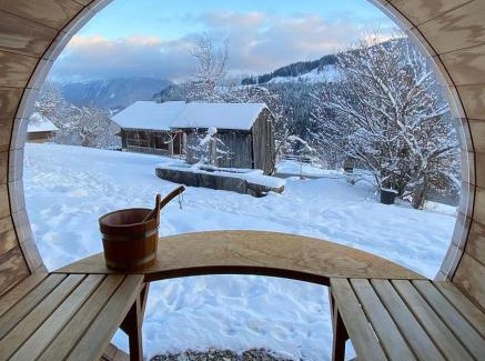 La Cote-d'Arbroz Ski Chalet | Scenic Chalet with Hot Tub & Sauna - 4-Star Retreat