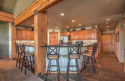 Silverthorne House | Secluded Chalet with 360° Views & Hot Tub in Summit County