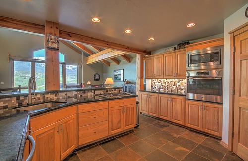 Silverthorne House | Secluded Chalet with 360° Views & Hot Tub in Summit County