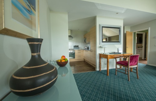 Balmaha Ski Chalet | Chalet Retreat with Hot Tub and Loch Views