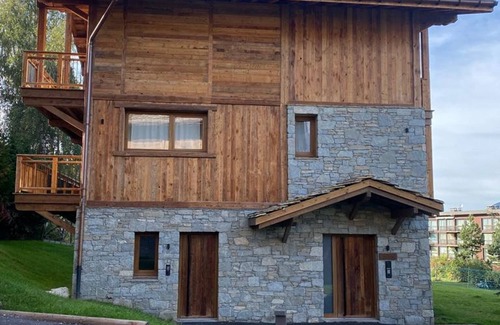 Le Praz Ski Chalet | Inviting Chalet Courchevel with Private Pool and Lake Views