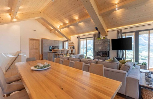 Haus im Ennstal Ski Chalet | Inviting Chalet with Pool & Sauna Steps from Ski Lift