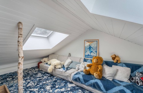 Meribel Village Ski Chalet | Inviting Chalet Méribel: 6 Bedrooms with Spa & Hot Tub