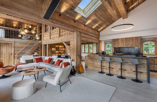 Meribel Village Ski Chalet | Inviting Chalet Méribel: 6 Bedrooms with Spa & Hot Tub