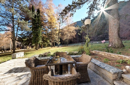 Razlog Ski Chalet | Elegant Chalet in Private Pine Park at Pirin Mountain